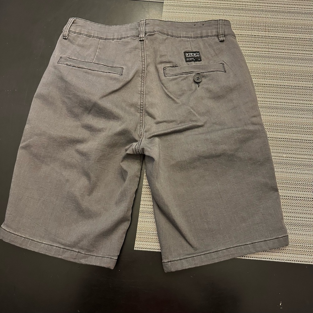 zekiel men’s shorts 31” waist, 9” inseam, stretchy material, classic fit, gray - Picture 2 of 5